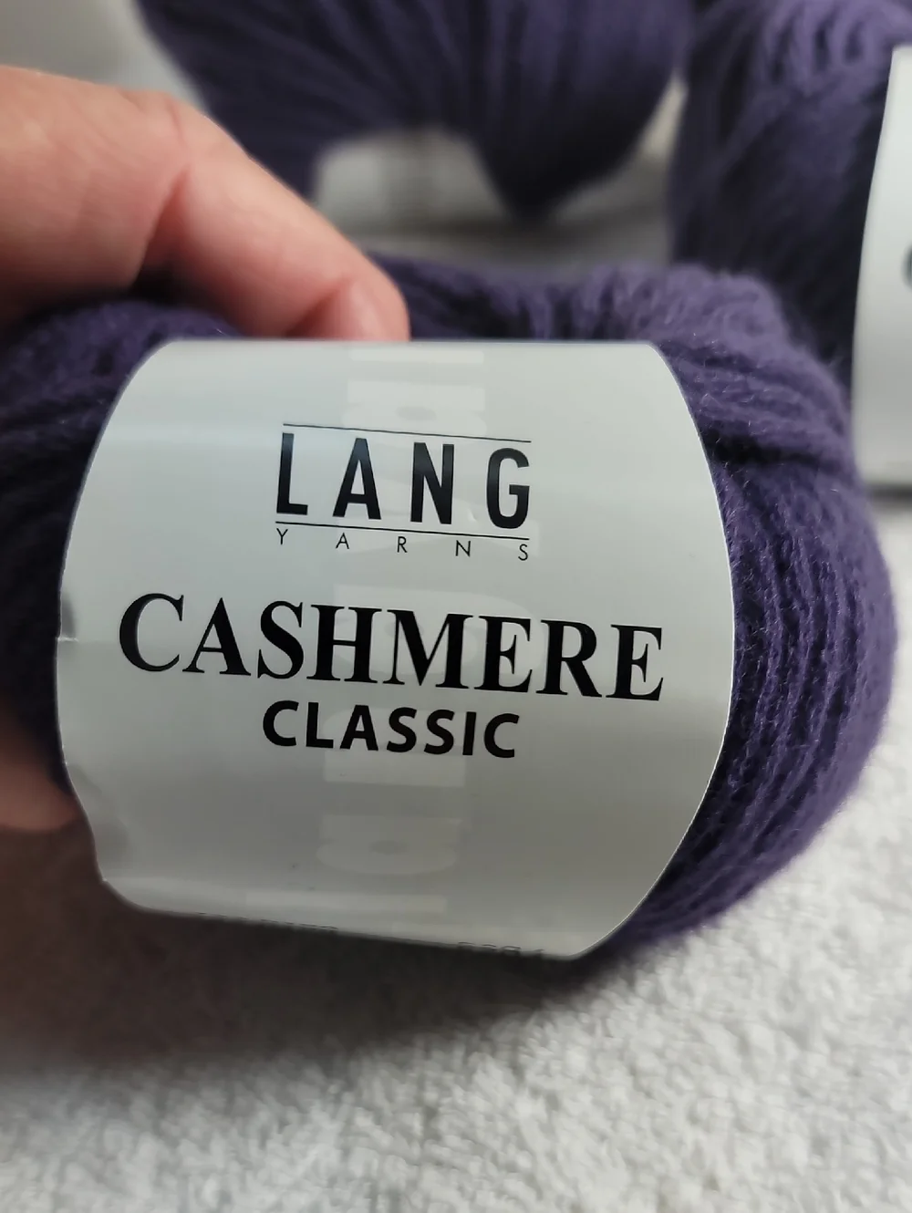 Lang Cashmere Classic Yarn - Deep Purple 4 Balls NWT - Picture 2 of 5